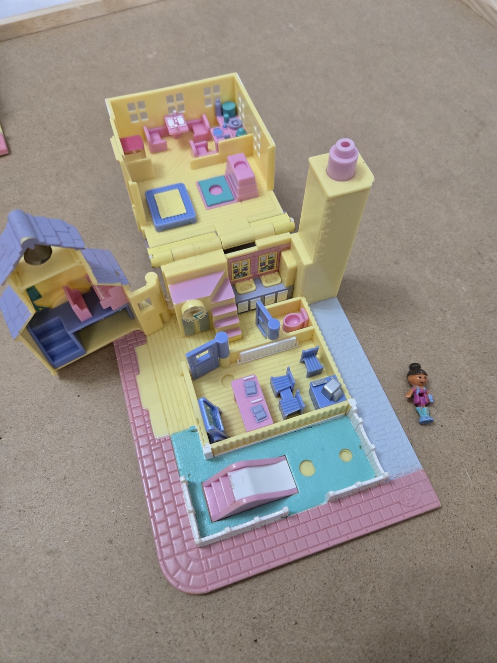 1993 Polly Pocket School House